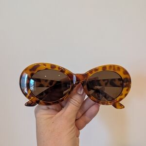 Retro Tortoise Shell Oval Sunglasses